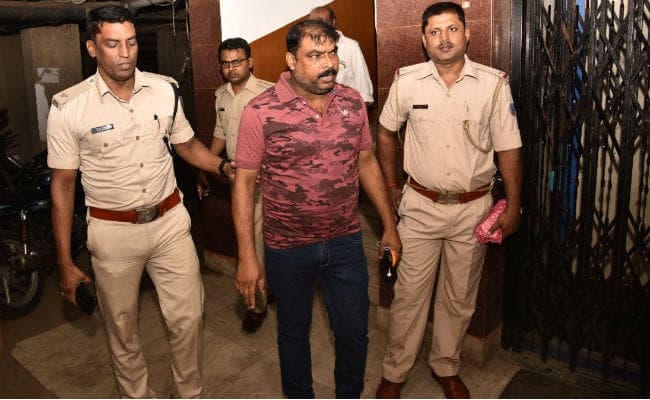 जमशेदपुर : पत्‍नी और साले को गोली मारने वाले और सास ही हत्‍या करने वाला दरोगा पुलिस की गिरफ्त में