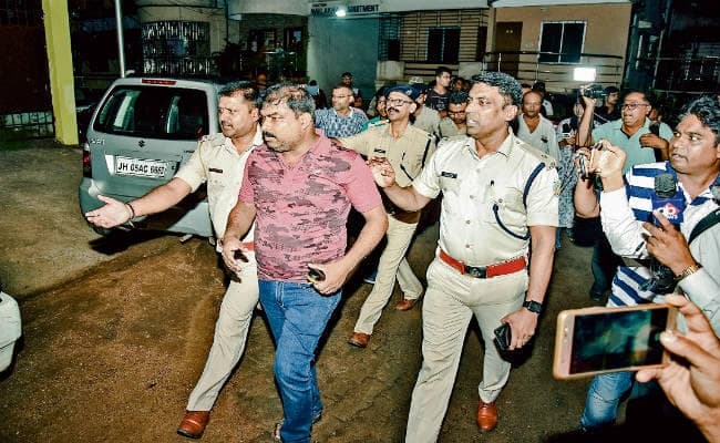 साले-सास व पत्नी को गोली मारने वाले निलंबित दारोगा ने किया सरेंडर, कहा- पछतावा नहीं, जो हुआ सो हुआ