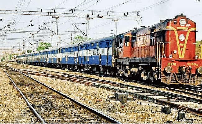 बक्सर : बायोमीटरिक सिस्टम से यात्रियों को ट्रेन की जनरल बोगी में मिलेगी सीट