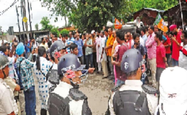 सूरज बहादुर के हत्यारों की गिरफ्तारी की मांग, भाजपा ने किया नॉर्थ थाना पर प्रदर्शन