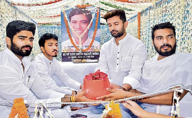 पटना से निकाली गयी रामचंद्र पासवान की अस्थिकलश यात्रा