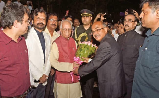 राजभवन कोई बंद किला नहीं, लोकतंत्र का है सेफ्टी वाॅल्व : केशरीनाथ त्रिपाठी