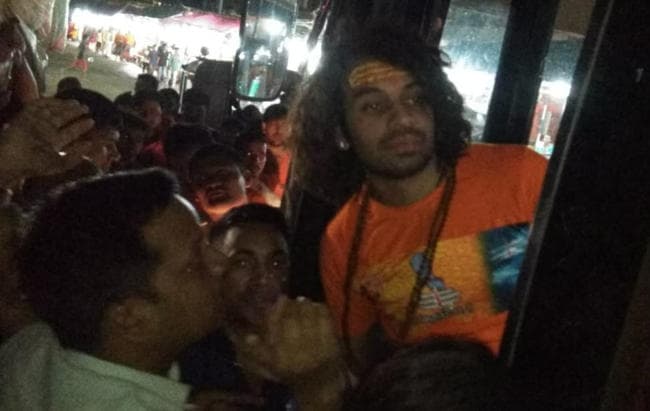 महाजाम में फंसा पूर्व मंत्री तेजप्रताप का काफिला, समर्थकों व नेताओं में दिखा आक्रोश