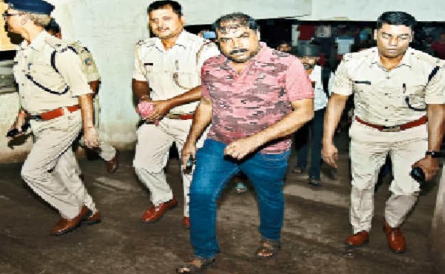 कपाली में छिपा था दारोगा मनोज गुप्ता, किया सरेंडर, कहा- ‘नहीं है पछतावा, जो हुआ सो हुआ’