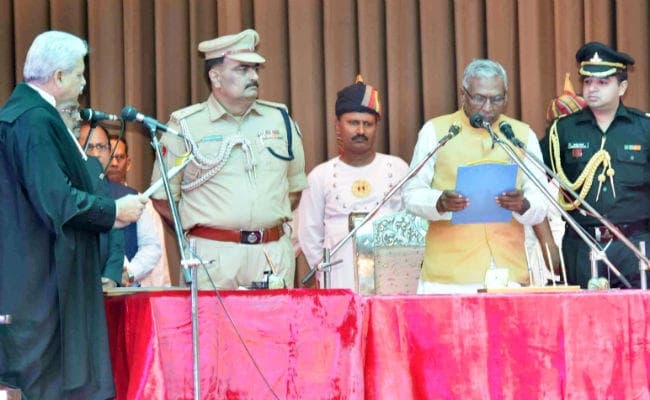 फागू चौहान बने बिहार के नये राज्यपाल, चीफ जस्टिस एपी शाही ने दिलायी पद व गोपनीयता की शपथ