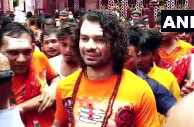 तेज प्रताप यादव ने बाबा वैद्यनाथ धाम में किया जलाभिषेक, ''नीतीश चाचा'' के लिए मांगी मन्नत, ...जानें क्या?