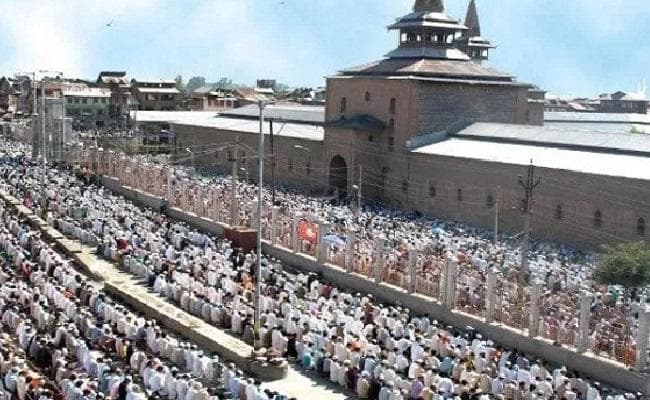 जम्मू कश्मीर में अनुच्छेद 35ए को खत्म करने की सुगबुगाहट के बीच श्रीनगर में मस्जिदों की सूची मांगी गयी