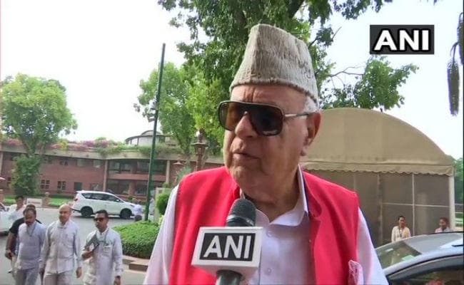 जम्मू-कश्मीर में 35ए के मुद्दे पर फारुक-महबूबा एकजुट, अब्दुल्ला बुलायेंगे सर्वदलीय बैठक