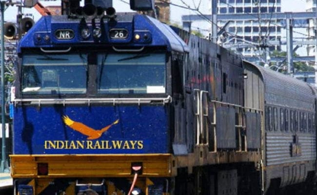 नौकरियों में कटौती की कोई योजना नहीं : रेलवे