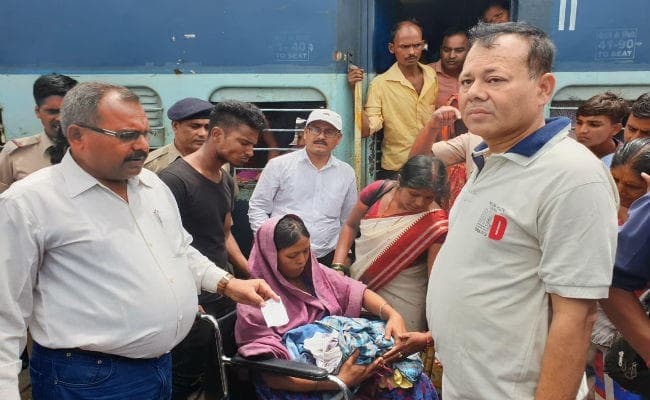 मायके से नाराज हो घर से निकली महिला, चलती ट्रेन में दिया बच्चे को जन्म, कोडरमा स्‍टेशन पर मिली सहायता