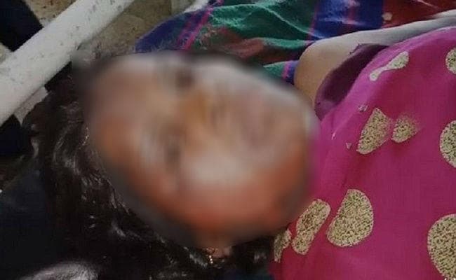 गोपालगंज : कर्ज का पैसा मांगने पर दबंगों ने पति को पीटा, पत्नी को जिंदा जलाया