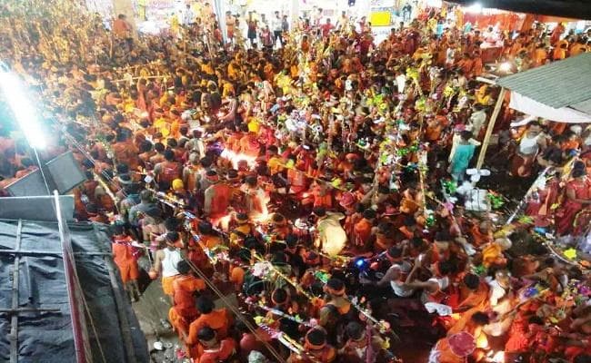 सावन की दूसरी सोमवारी पर शिवमय हुई अजगैवीनगरी, लगभग 2.5 लाख से अधिक कांवरियों ने किया गंगा स्नान