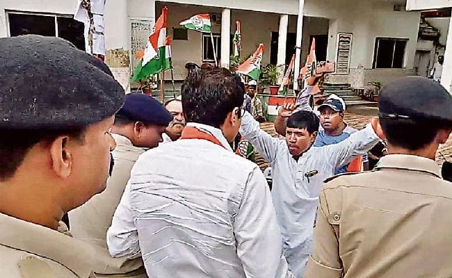 रांची : डॉ अजय के विरोध में लगे गो बैक के नारे, हुई धक्का-मुक्की, पुतला भी फूंका