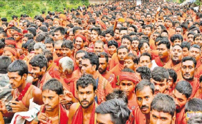 हर मिनट 180 कांवरिये कर रहे थे दुम्मा में प्रवेश बोल बम के जयघोष के साथ बढ़ते रहे कदम