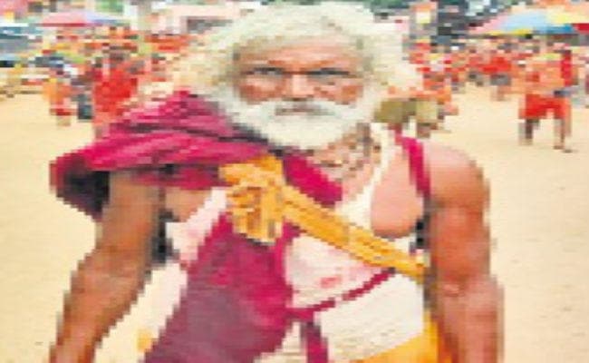 साल में 10 सोमवारी पैदल जल लेकर आते हैं खगड़िया के रामबहादुर यादव