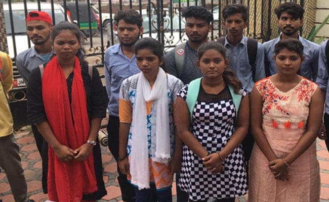अब्दुल रज्जाक अंसारी इंस्टीट्यूट के छात्रों ने कहा, जमीन बेचकर दिये पैसे फिर भी दो साल बर्बाद