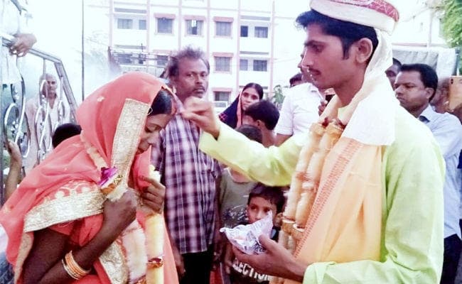 परिजनों के राजी नहीं होने पर घर से फरार हुआ प्रेमी जोड़ा, प्रेमी-प्रेमिका को बरामद कर पुलिस ने करा दिया विवाह