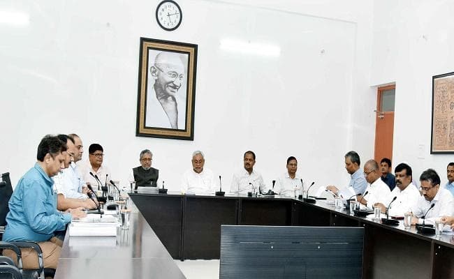 अस्पताल एवं स्कूली भवनों के ‘रेट्रोफिटिंग'' का काम तेजी से कराया जाये : नीतीश कुमार