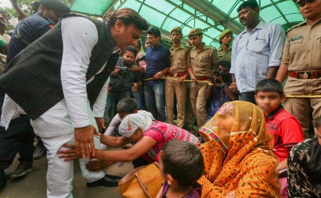 उन्नाव दुष्कर्म पीड़िता की हालत गंभीर, सड़क से संसद तक विपक्ष ने सरकार को घेरा