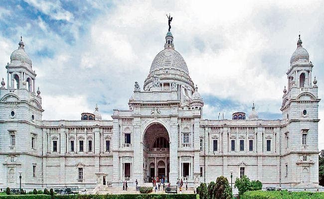 ऐतिहासिक विक्टोरिया मेमोरियल की दीवारों पर आयी दरार