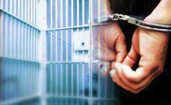 चिकित्सा के लिए आये बांग्लादेशी पर हमला कर लूट, दो गिरफ्तार