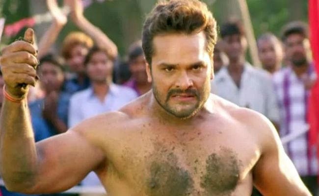 भोजपुरी गायक खेसारी लाल के कार्यक्रम में हंगामा, पथराव