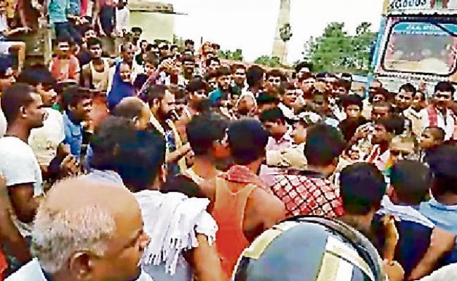 दुल्हिनबाजार : बच्चाचोर के संदेह पर ग्रामीणों ने विक्षिप्त सहित आठ को पीटा