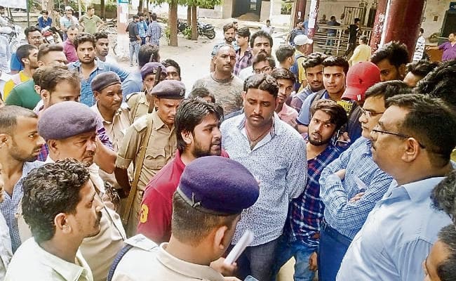 पटना : परीक्षा नियंत्रक को बंधक बना कर जबरन इस्तीफा लिखवाया, जानें पूरा मामला