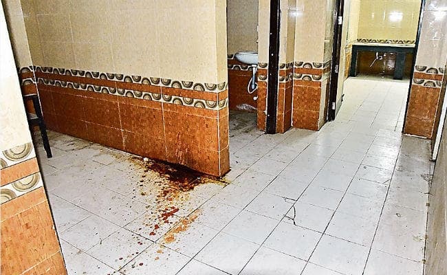 आदत से लाचार : 93 करोड़ रुपये से बने नियोजन भवन के बाथरूमों में गंदगी का अंबार, बेसिन जाम, कई नल गायब