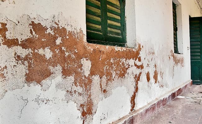 कमीशन की मार : 4.8 करोड़ रुपये में पटना कॉलेज के दोनों हॉस्टलों की हुई मरम्मत, साल भर में ही गिरने लगा प्लास्टर