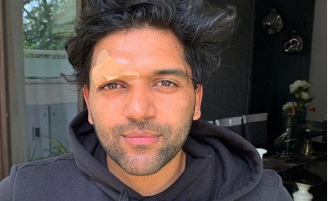 हमले के बाद गुरु रंधावा ने जारी किया बयान, कहा - जब मैं स्‍टेज से जाने लगा, वह शख्‍स...