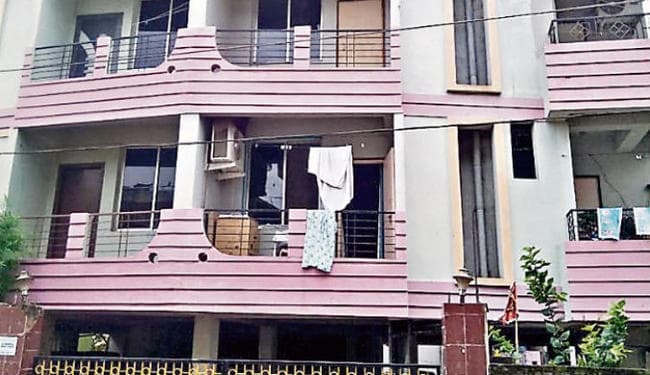 रांची : सपनों के महल का सपना दिखा कर कबाड़खाना सौंप दिया