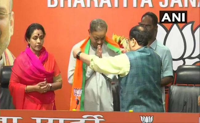 कांग्रेस नेता और राज्यसभा सांसद संजय सिंह पत्नी संग भाजपा में शामिल