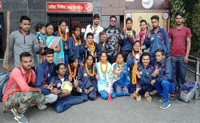 रांची वापसी पर दिव्यांग सीटिंग वॉलीबॉल टीम का जोरदार स्वागत