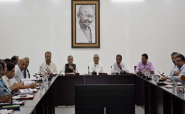 CM नीतीश के समक्ष AES प्रभावित परिवारों के सामाजिक-आर्थिक सर्वेक्षण से संबंधित प्रस्तुतीकरण दिया गया