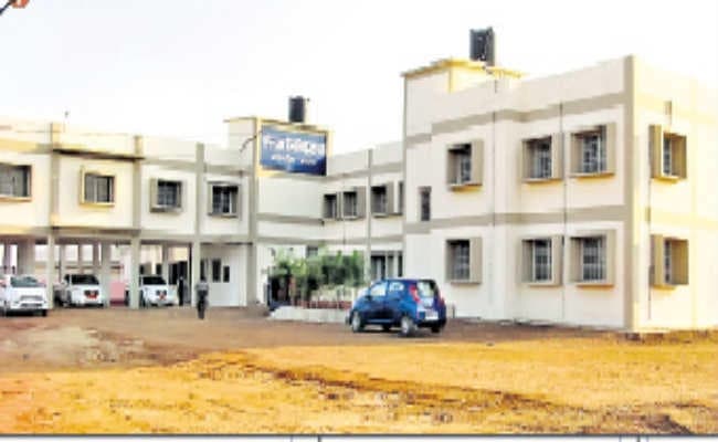 शिक्षकों और कर्मियों के वेतन भुगतान पर लगायी गयी रोक