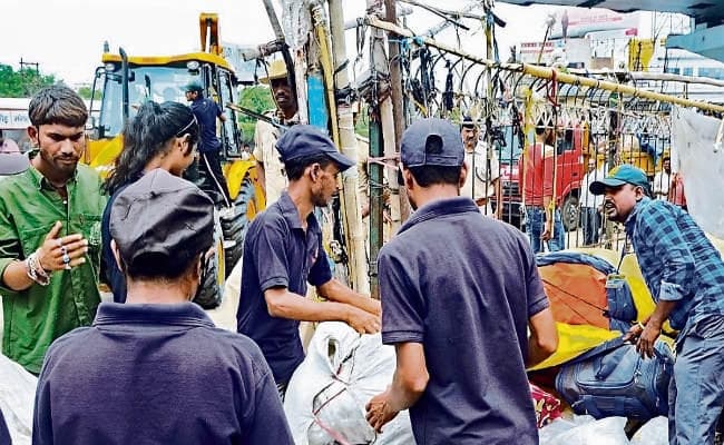 पटना : अवैध पार्किंग में खड़ी 29 बसों के रद्द होंगे परमिट