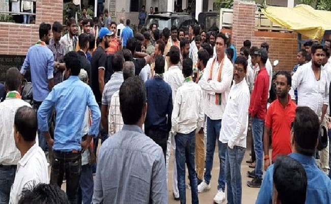 कांग्रेस दफ्तर में फिर भिड़े सुबोधकांत और अजय कुमार के समर्थक, लाठी चार्ज