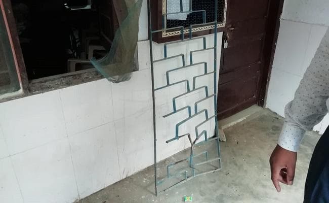 सीवान : किशोर न्यायालय बोर्ड के दफ्तर को चोरों ने बनाया निशाना, जांच के दौरान कोर्ट परिसर में मिली शराब की बोतलें