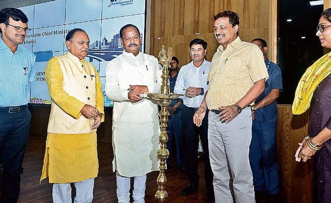 रांची : सभी निकायों में वाटर हार्वेस्टिंग को जरूरी बनायें : रघुवर दास