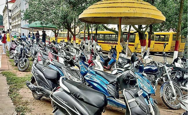 रांची : बाइक से स्कूल आनेवाले 42 बच्चे पकड़ाये, अभिभावकों ने भरा शपथ पत्र