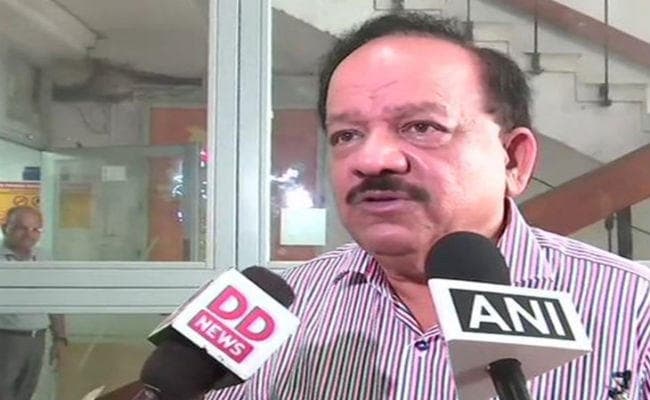 NMC Bill के खिलाफ प्रदर्शन कर रहे डॉक्टरों से मिले हर्षवर्धन, काम पर लौटने का किया अनुरोध