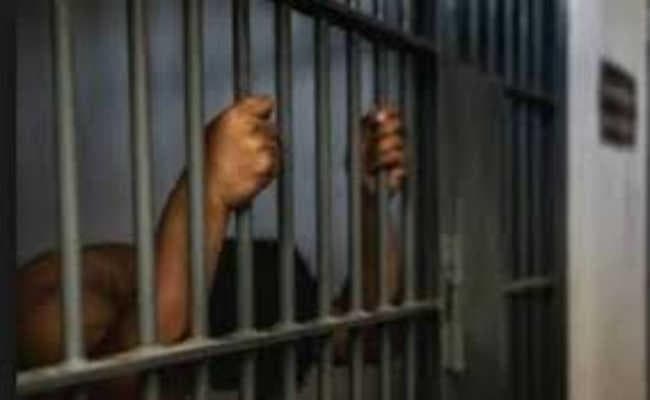 चिकित्सक की पिटाई का आरोपी गया जेल