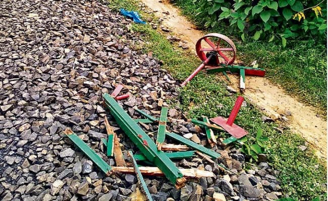 रांची आ रही गरीब रथ ट्रॉली से टकरायी, दो इंजीनियर और सात ट्रॉली मैन बाल-बाल बचे