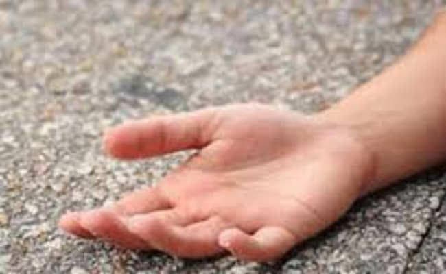 बंद घर में मिला युवक का शव मुंह व नाक से निकला था खून