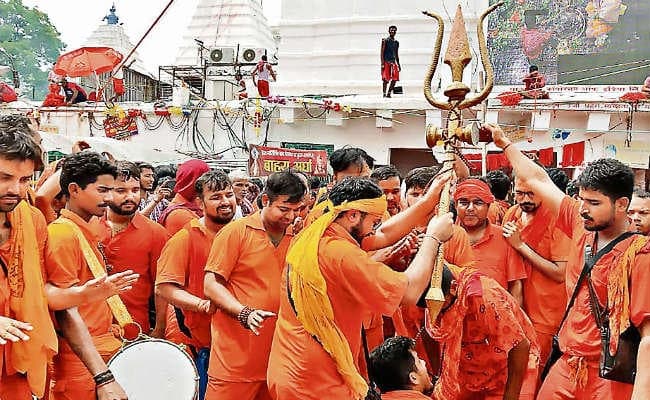 देवघर : बाबा की आय पौने चार करोड़ पार