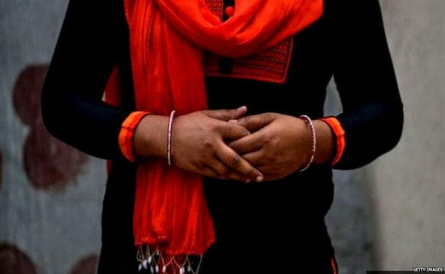 पत्नी को जुए में हारा, दोस्तों ने किया गैंगरेप