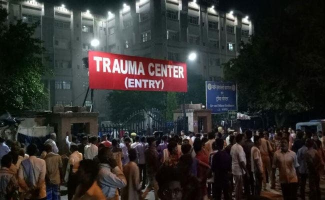 उन्नाव बलात्कार पीड़िता को निमोनिया, वकील वेंटिलेटर से हटाये गये पर खतरे से बाहर नहीं