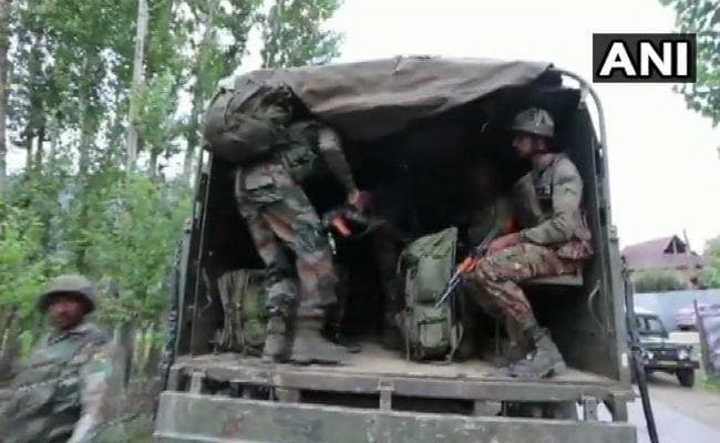 जम्मू कश्मीर में दो अलग-अलग मुठभेड़ में जैश के चार आतंकी ढेर, एक जवान शहीद