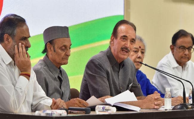 अब कांग्रेस ने कहा - घाटी में सरकार कोई जोखिम उठाने से बचे, संसद में बयान दें प्रधानमंत्री